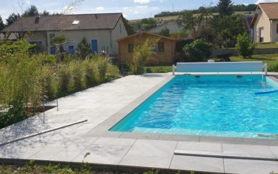 Un bel aménagement plage de piscine dans la Meuse